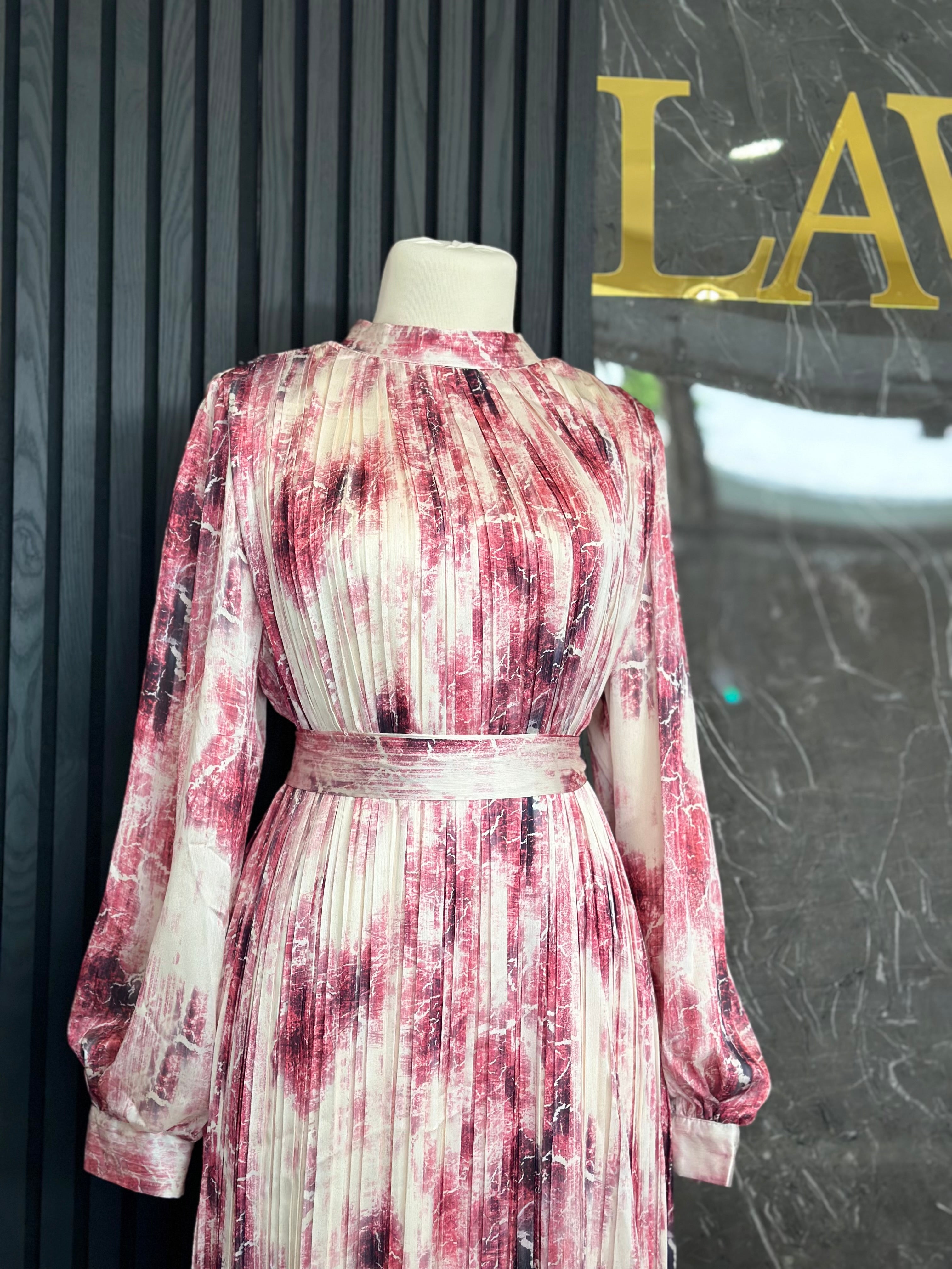 Elegantes Plissee-Kleid in Rosé-Marmoroptik