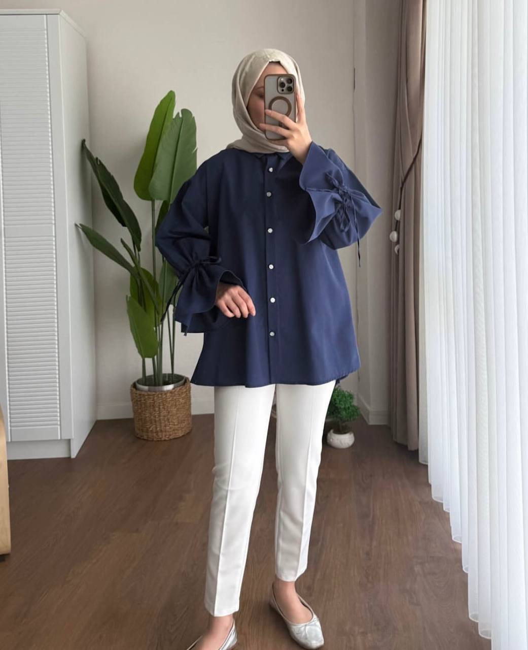 Elegante Oversize-Bluse mit Schleifendetails in Navy