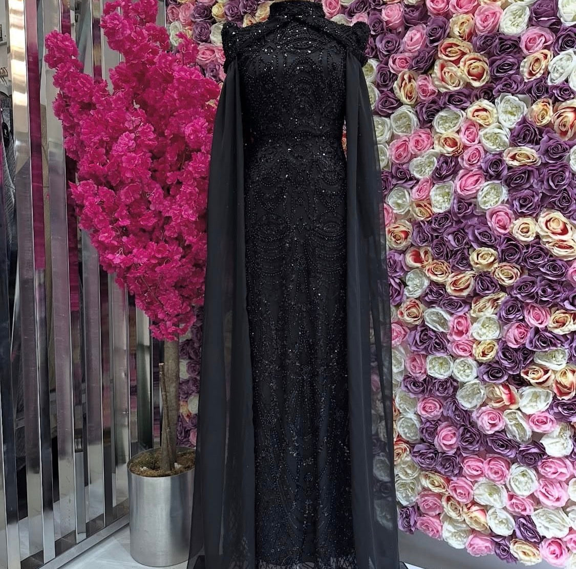 Luxuriöses Abendkleid in Schwarz mit Perlen- und Paillettenstickerei