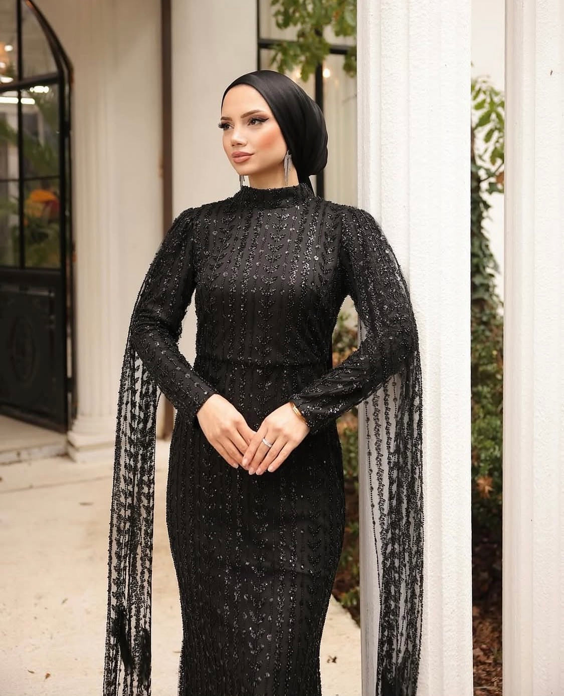Abendkleid in Schwarz mit Perlen- und Paillettenstickerei