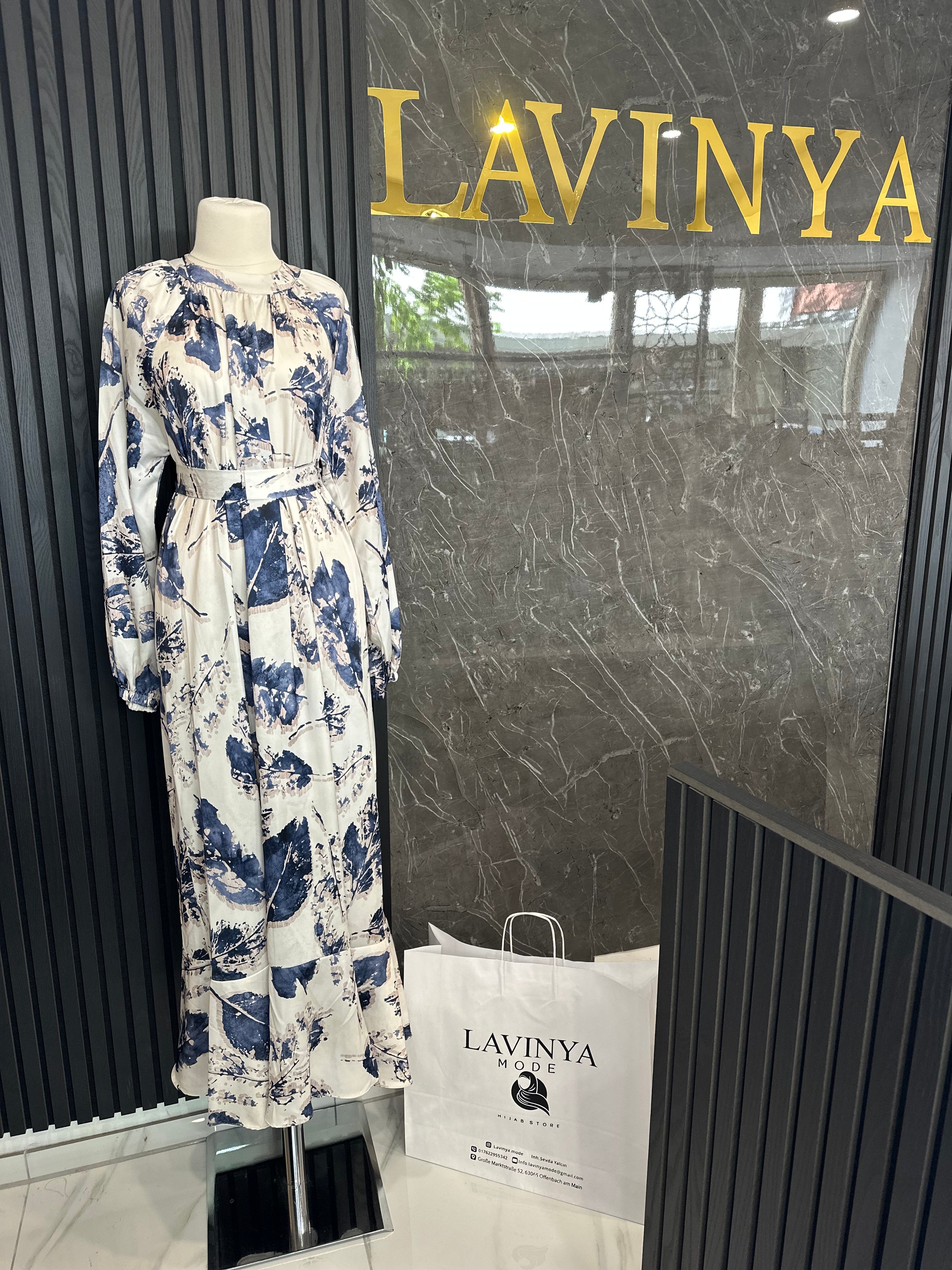Romantisches Maxikleid mit floraler Note in Creme-Blau