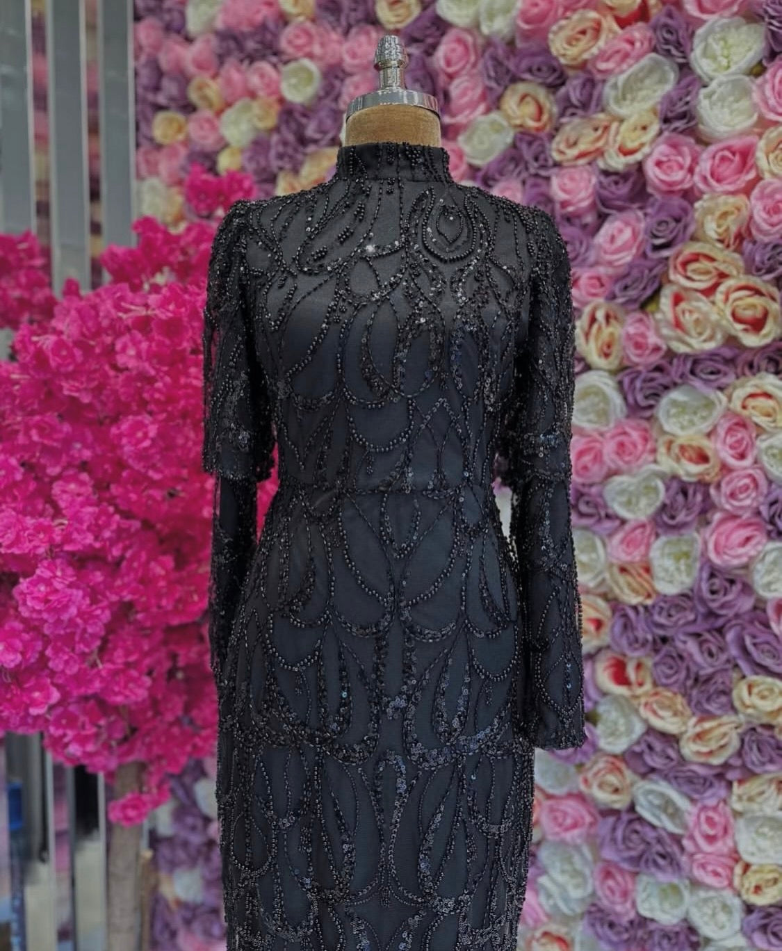 Abendkleid in Schwarz mit Perlen- und Paillettenstickerei