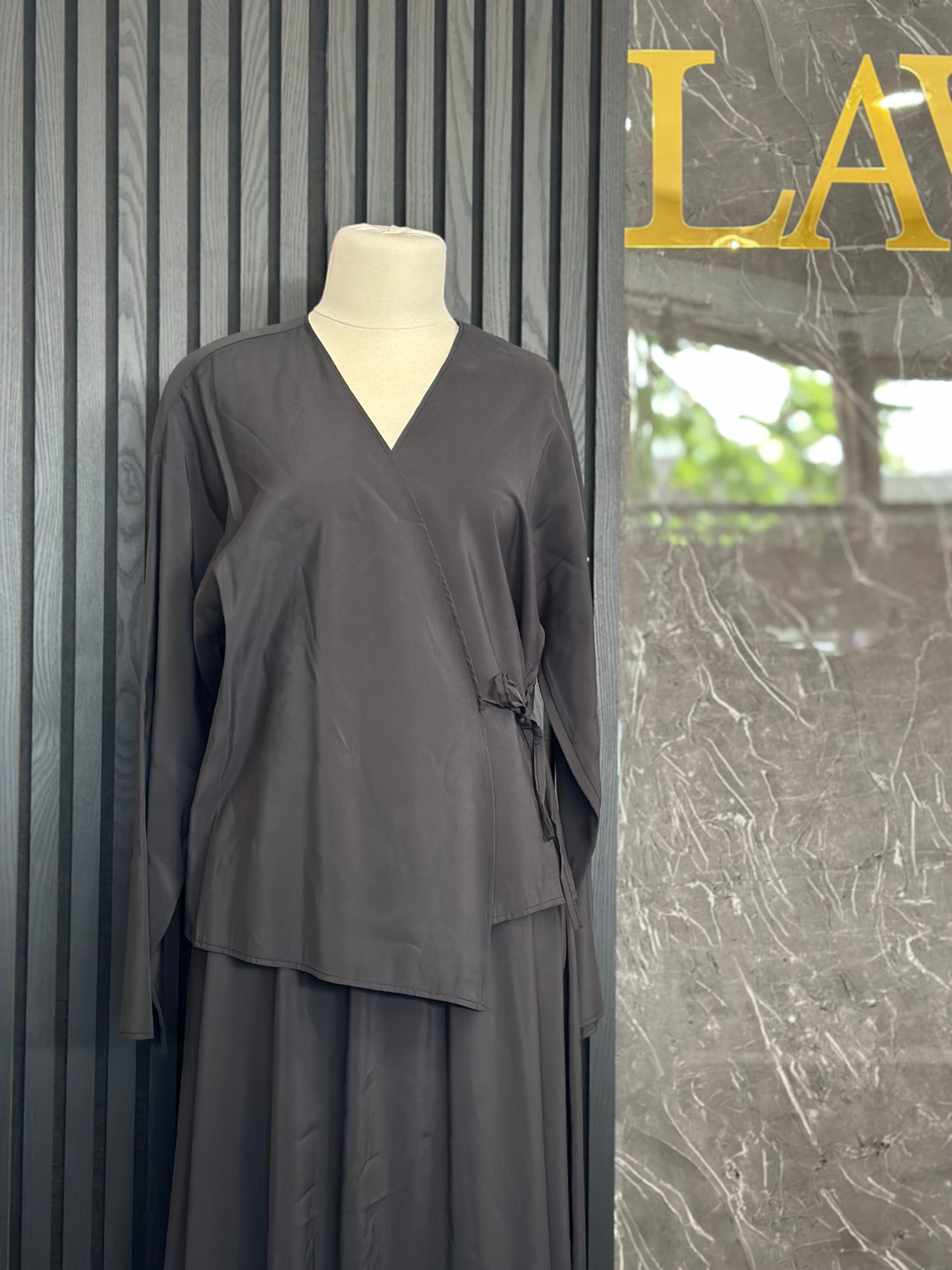 Zeitloser Cotton Zweiteiler in elegantem Anthrazit