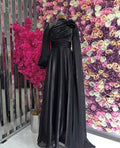 Abendkleid in Schwarz mit Satin-Glanz