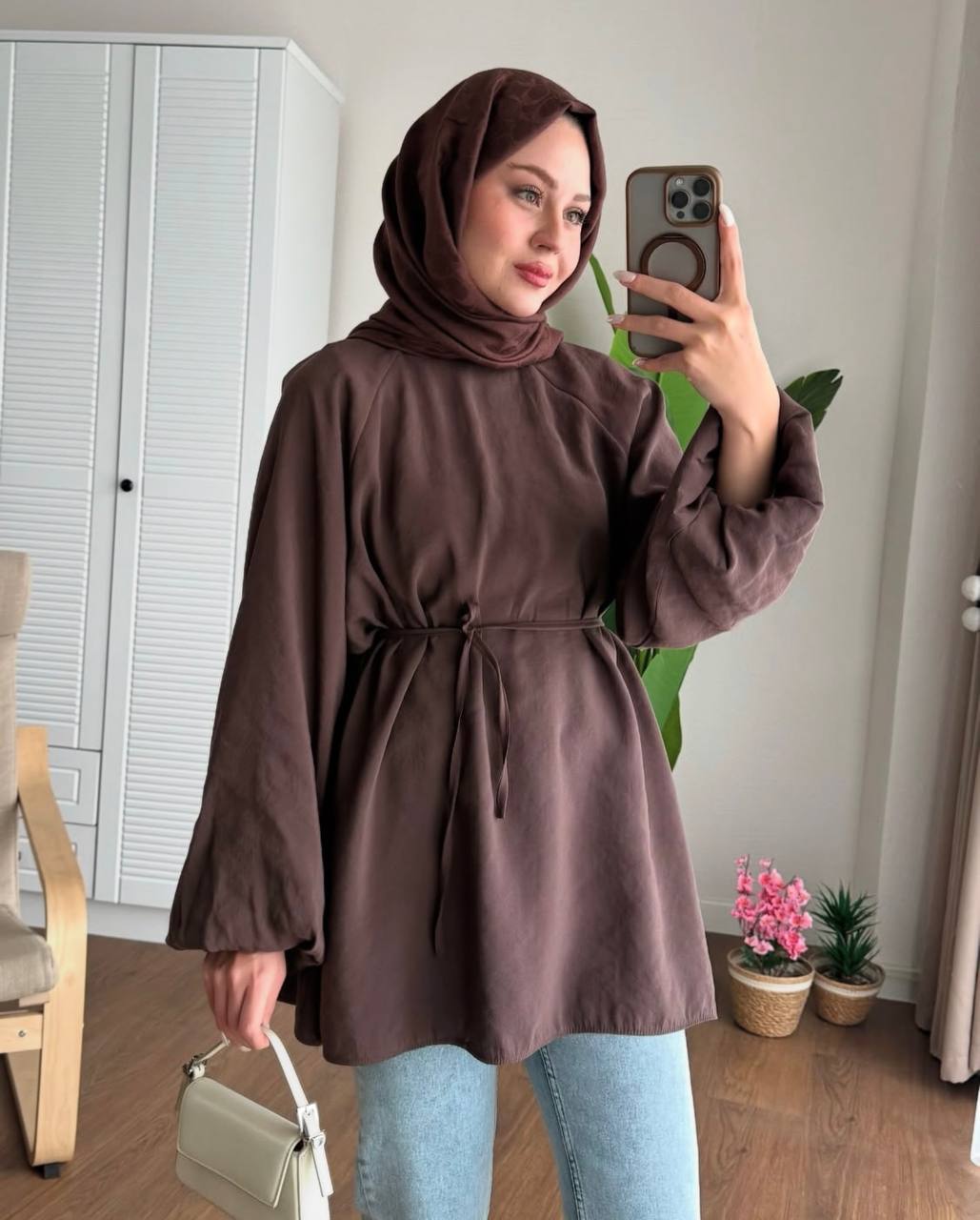 Elegante Tunika-Bluse mit Taillenband in Braun
