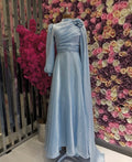 Abendkleid in Hellblau mit Satin-Glanz