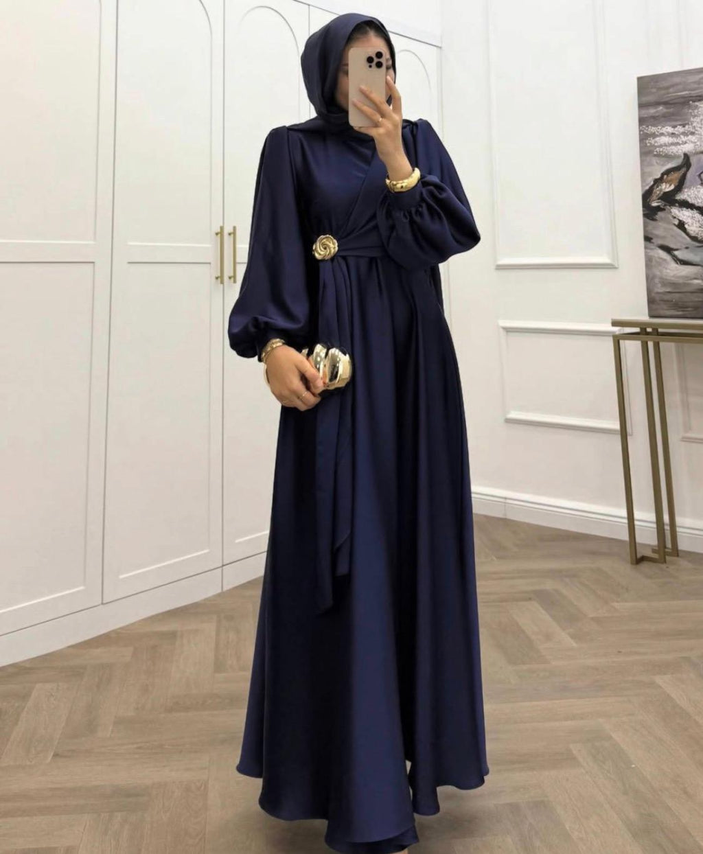Satin Wickelkleid mit Brosche